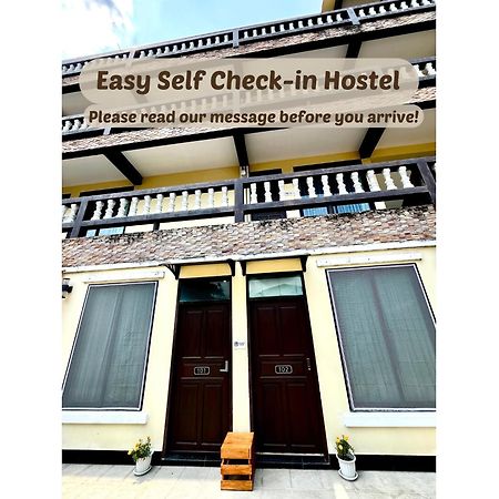 October Hostel Chiangmai Chiang Mai Esterno foto