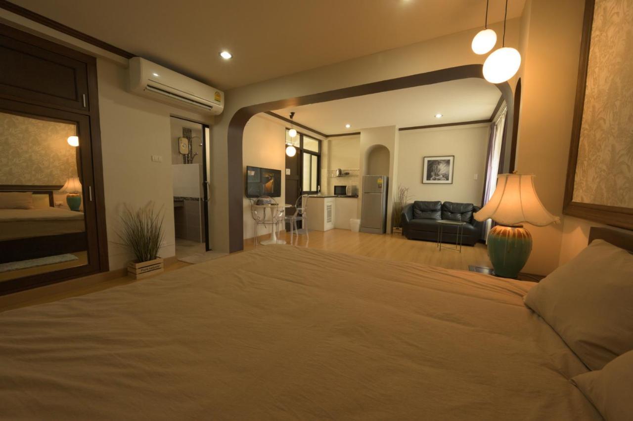 October Hostel Chiangmai Chiang Mai Esterno foto