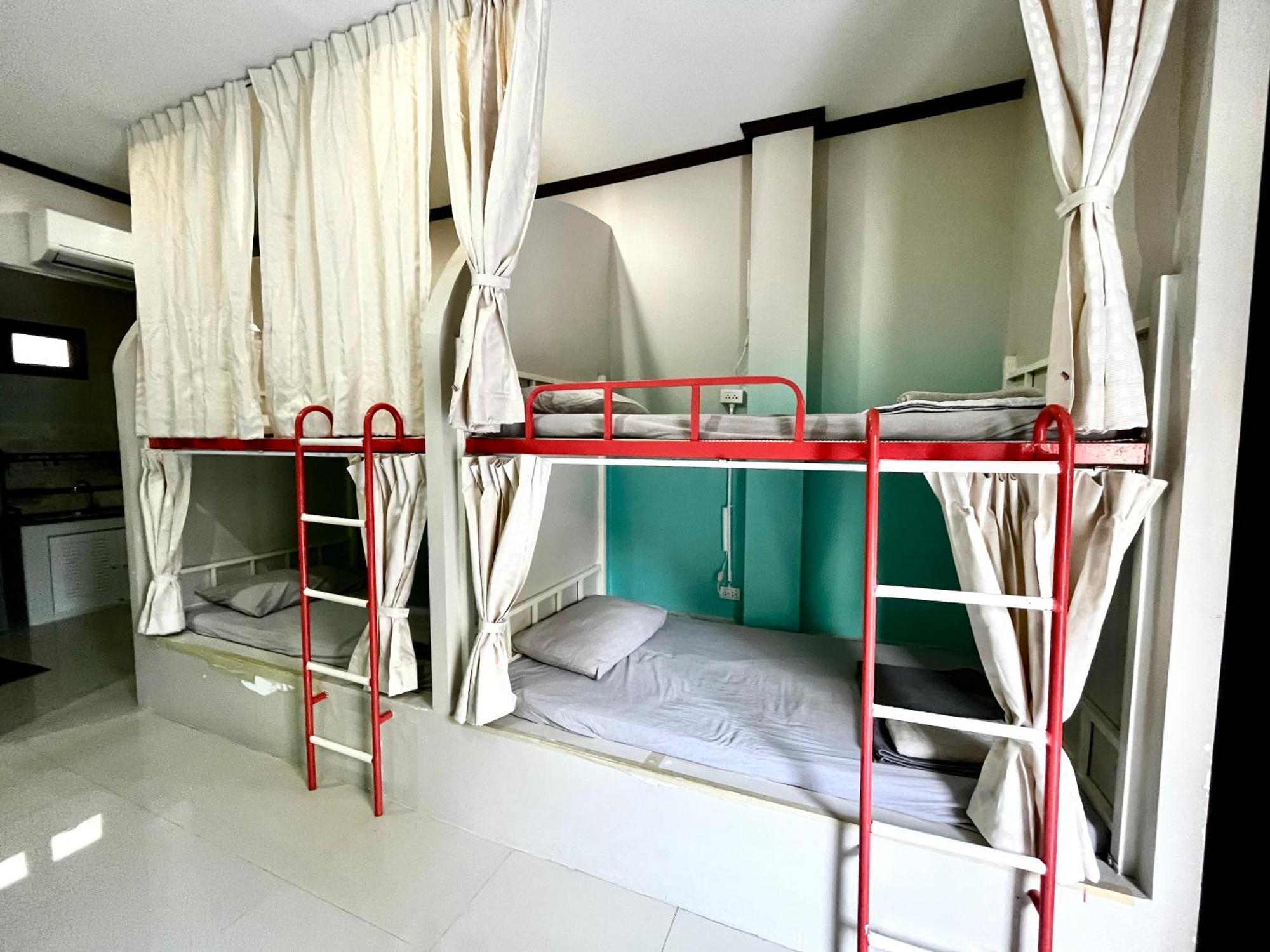 October Hostel Chiangmai Chiang Mai Esterno foto