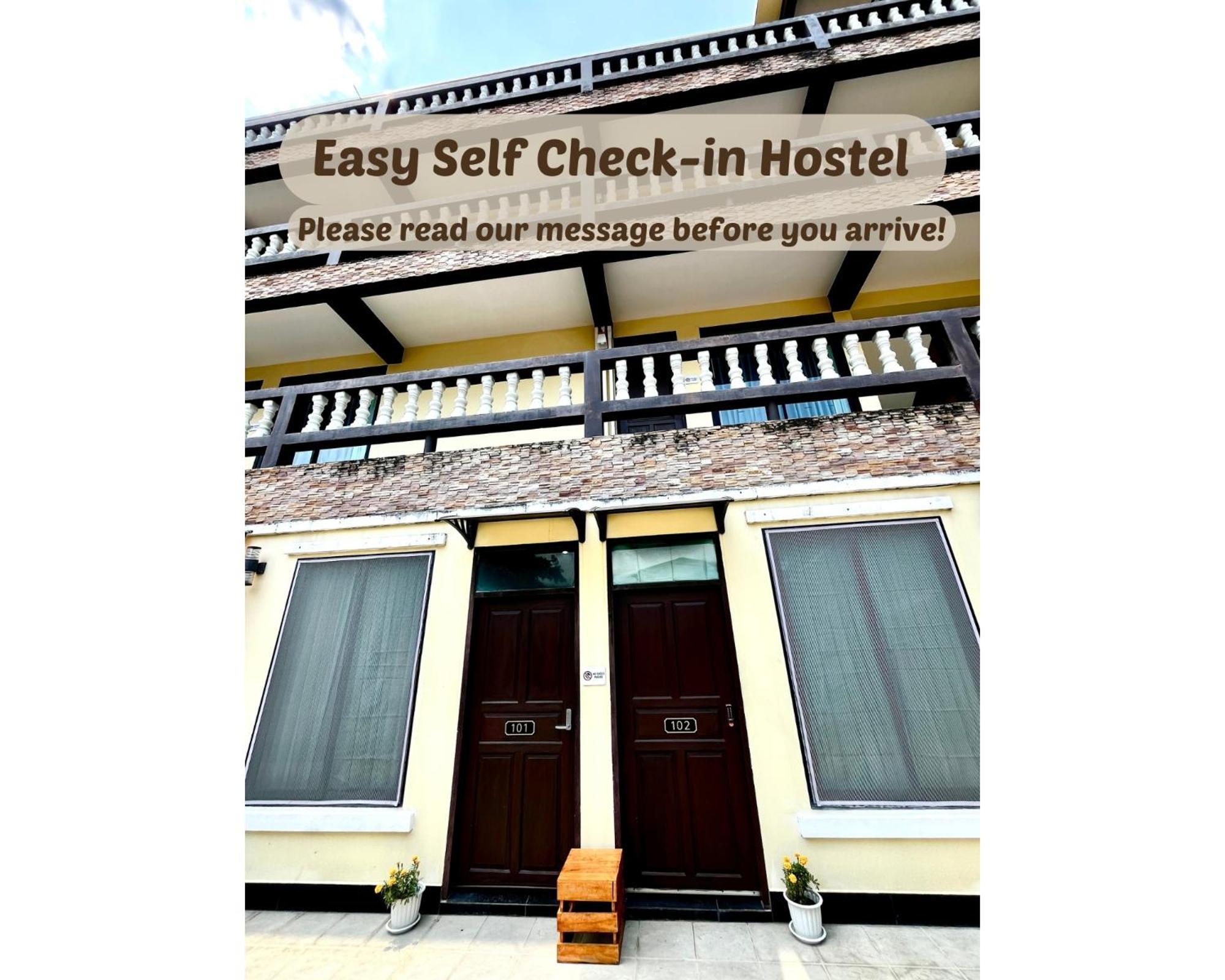 October Hostel Chiangmai Chiang Mai Esterno foto